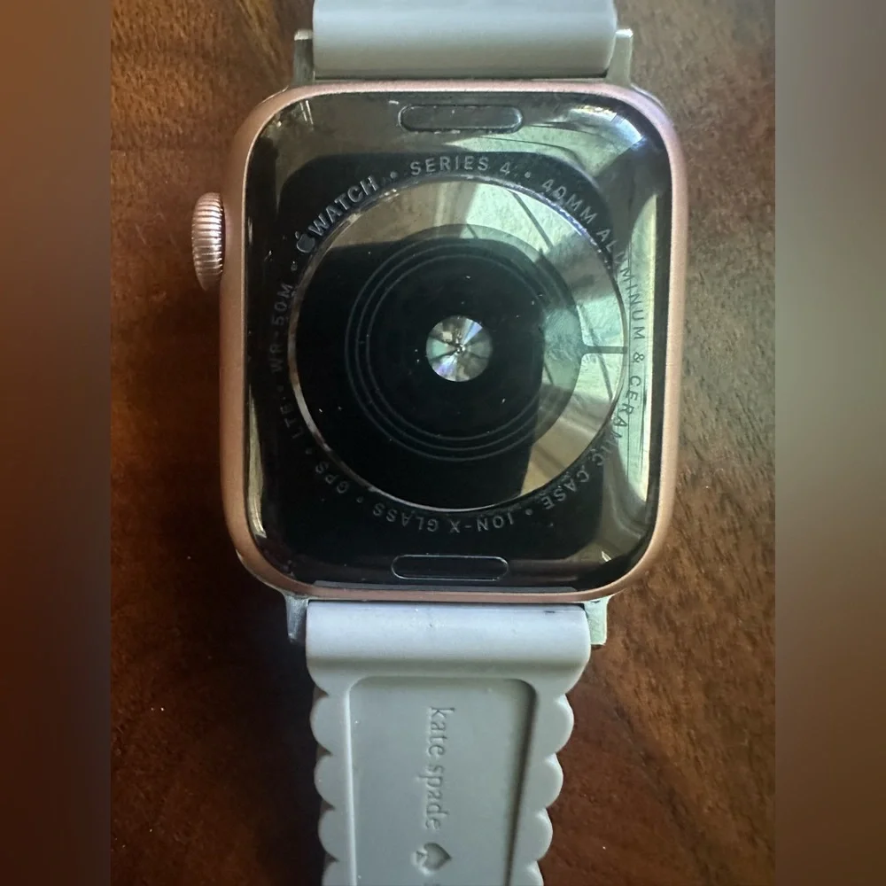 EUC Apple Watch Series 4; 40mm Gold Aluminum Pink Sand Sport Band - Picture 9 of 10